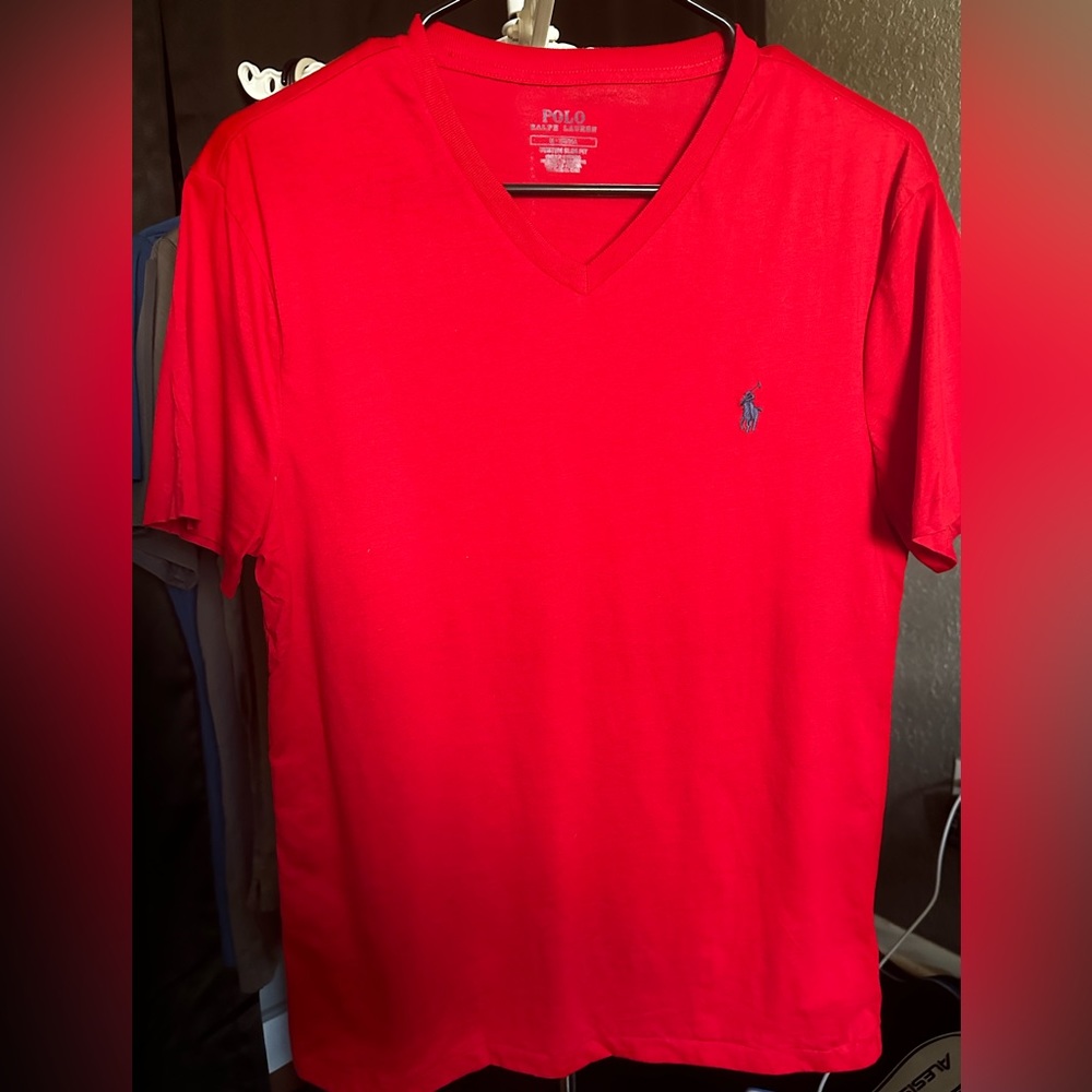 LIKE NEW POLO RALPH LAUREN VNECK TSHIRT